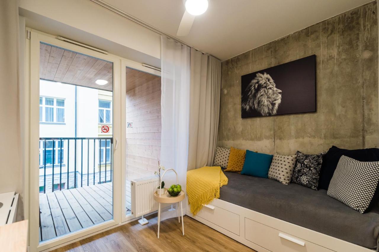 Thomas' Home - Trendy, Central & Balcony Tallinn Exteriör bild